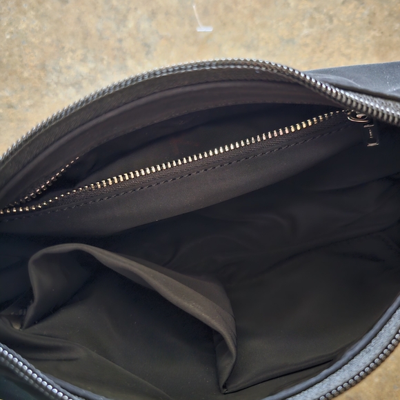 Brandy Melville Black and Cream Mini Bag - Picture 8 of 9